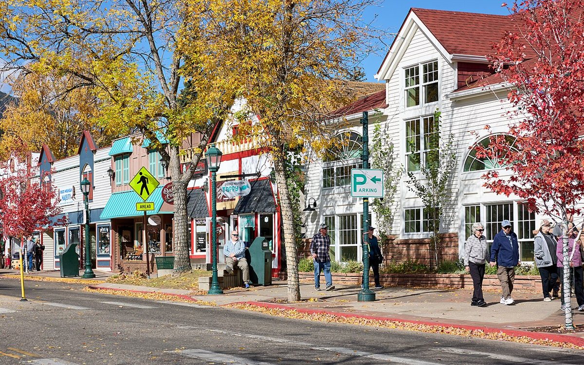 Estes Park Colorado lakefront town with mountains and elk grazing nearby